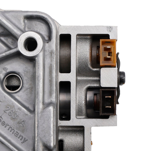 01M325283A Volkswagen Jetta Golf Beetle 2.5L 2.0L Corpo valvola trasmissione automatica
