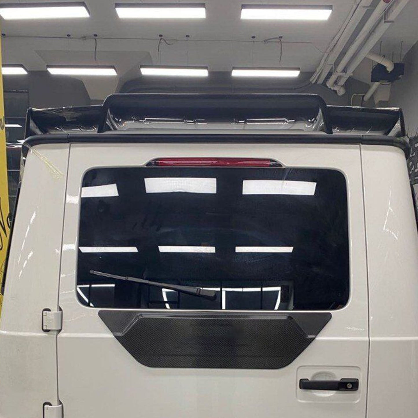 Copertura per fori di montaggio della ruota di scorta in fibra di carbonio per Mercedes Benz W464 W465 (2019-2026)