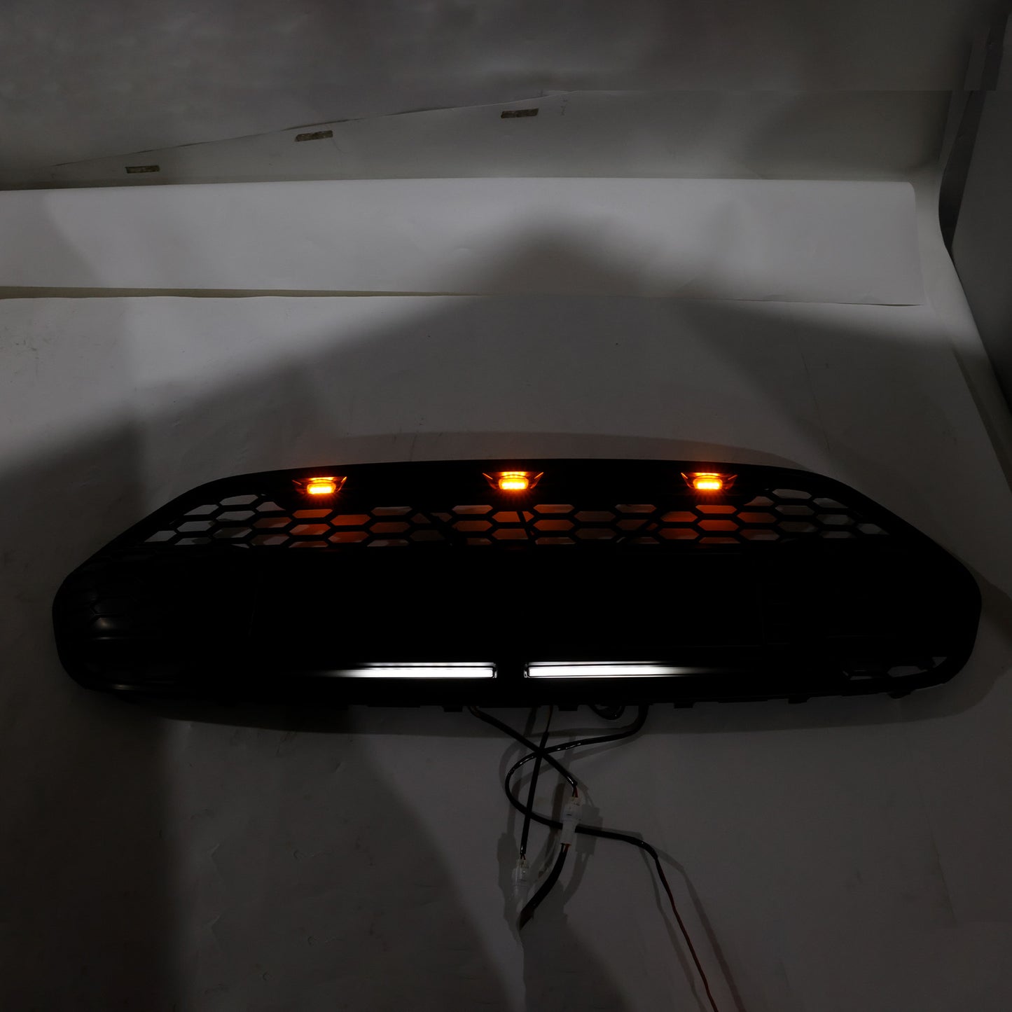 Griglia paraurti anteriore nera Ford Transit Connect 2014-2018 con LED