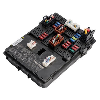 Modulo di controllo dell'alimentazione della scatola dei fusibili del motore 284B7-1HR0C per Nissan Versa 1.6L 13-19