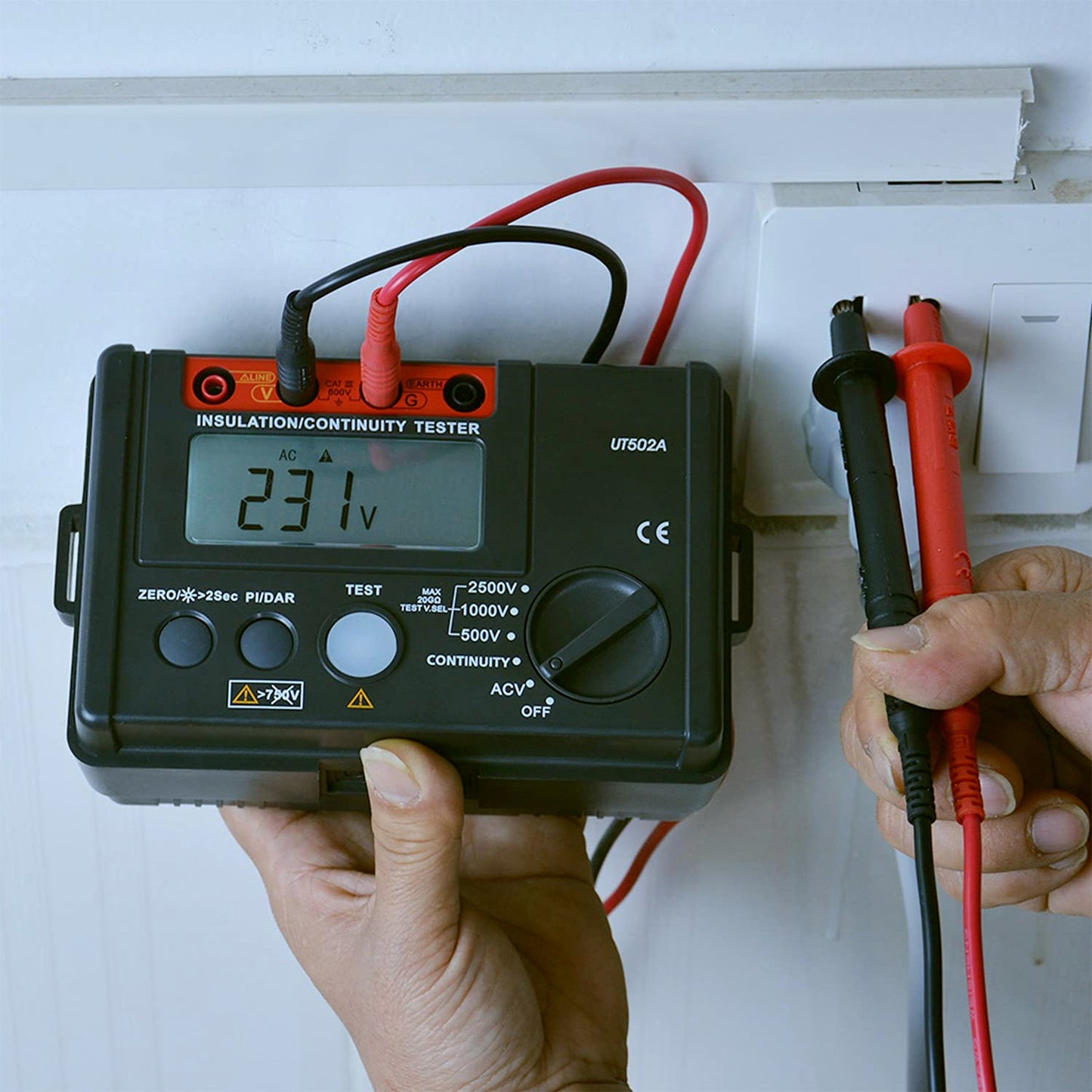 UT502A 2500V Misuratore di resistenza di isolamento Tester di terra Megohmmetro Volt