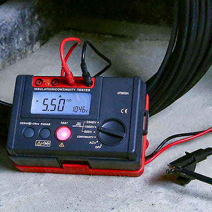 UT502A 2500V Misuratore di resistenza di isolamento Tester di terra Megohmmetro Volt