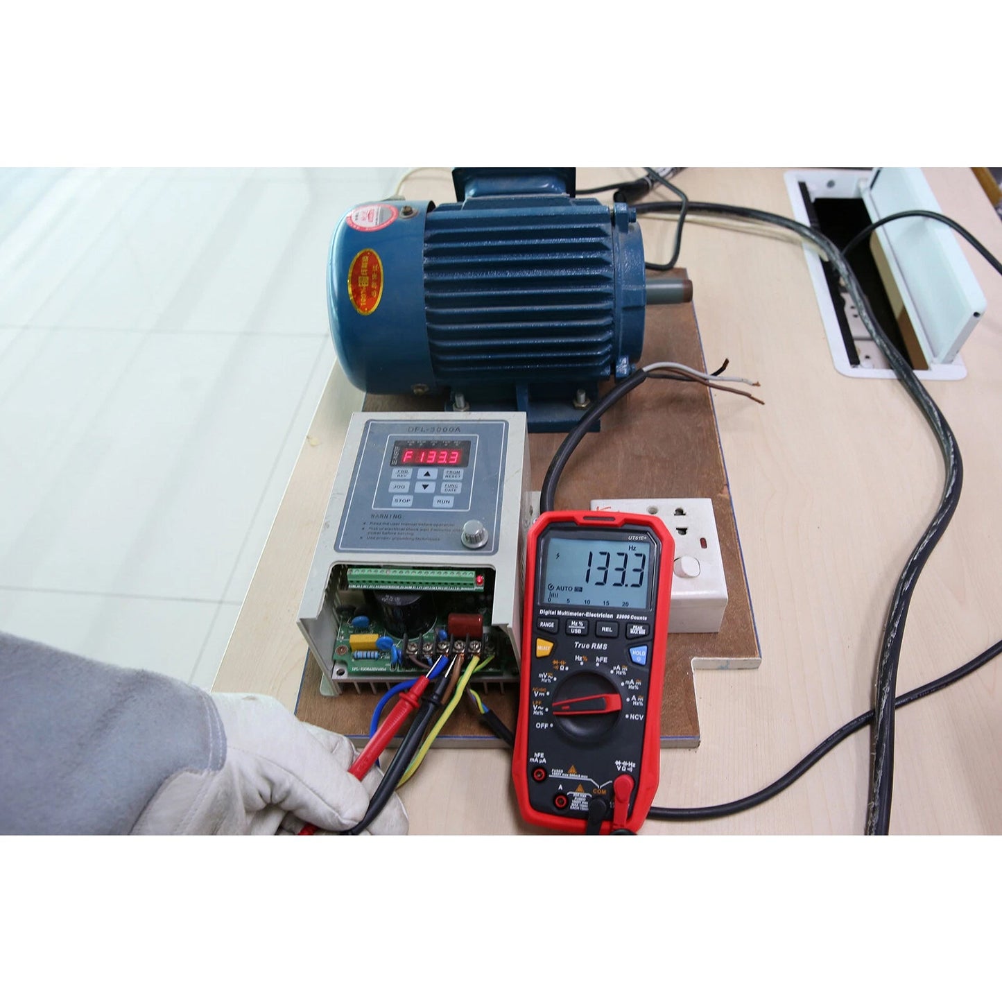 Multimetri digitali UT61E+ AC/DC, moderni multimetri digitali a selezione automatica della portata.
