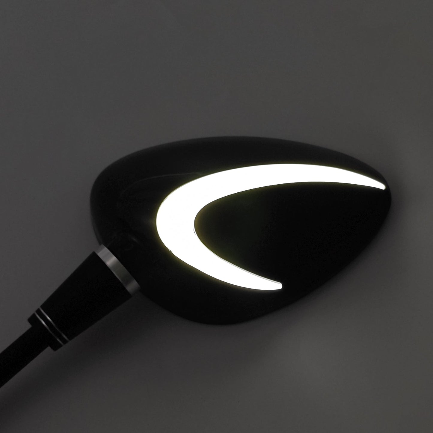 Coppia di specchietti retrovisori a LED neri da 10 mm con filettatura destra per Piaggio Vespa