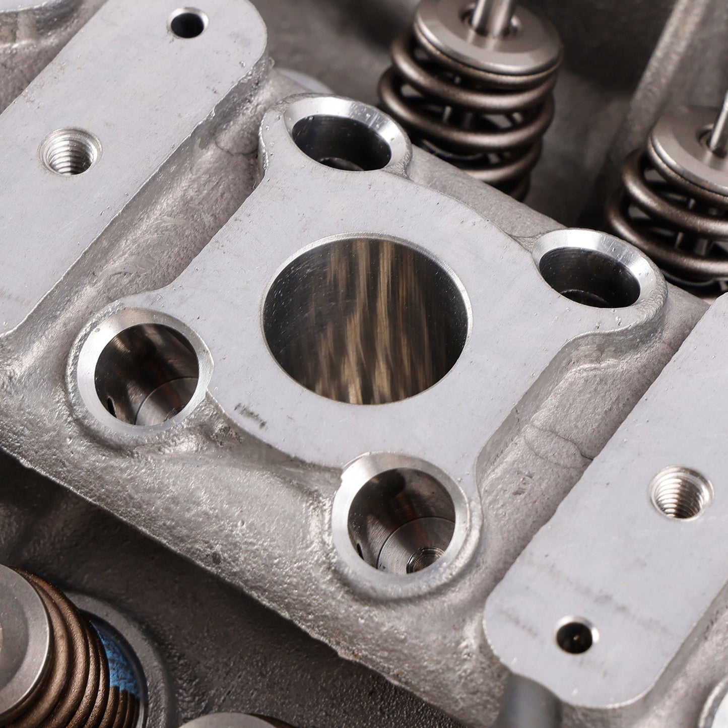 Valvole della testata del cilindro VW CYAA CJZ CJZA CJZB CJZC CJZD CYV CYVA CYVB CYVC CYVD 1.2 TSI EA211 04E103064L