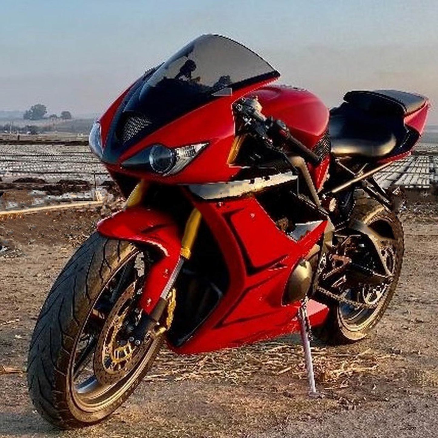 Amotopart Triumph 2006-2008 Daytona 675 rosso con kit di rivestimento in linea nera