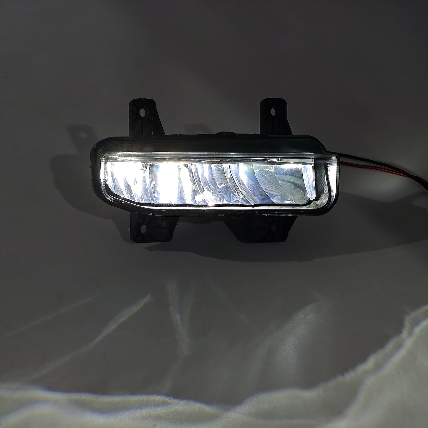 Faro fendinebbia anteriore destro a LED per Chrysler Pacifica 2021-2024 e Ram 1500 2020-2024