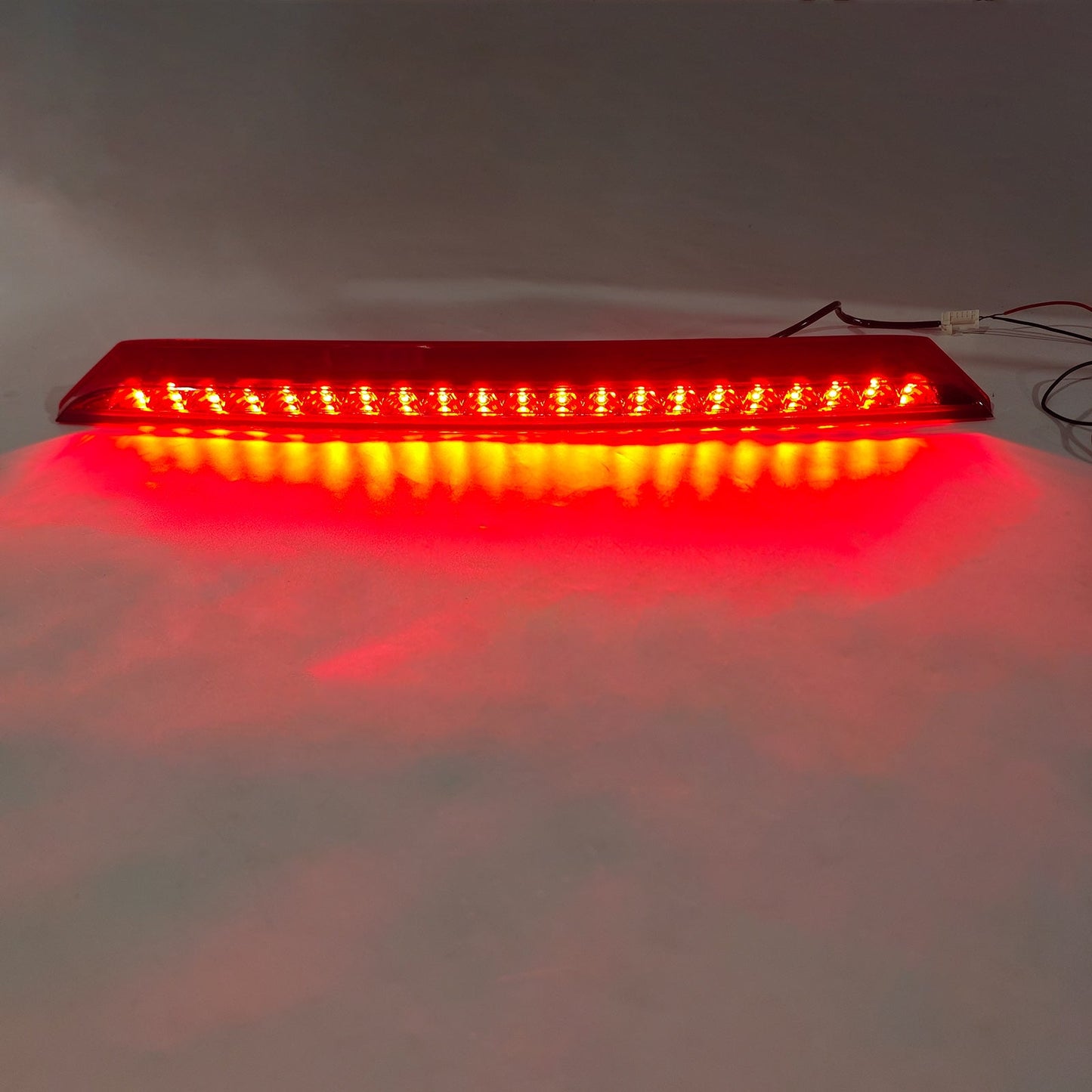 Luce freno posteriore di terza posizione per Peugeot RCZ 2010-2015, codice 6350KE 40700780, colore rosso.