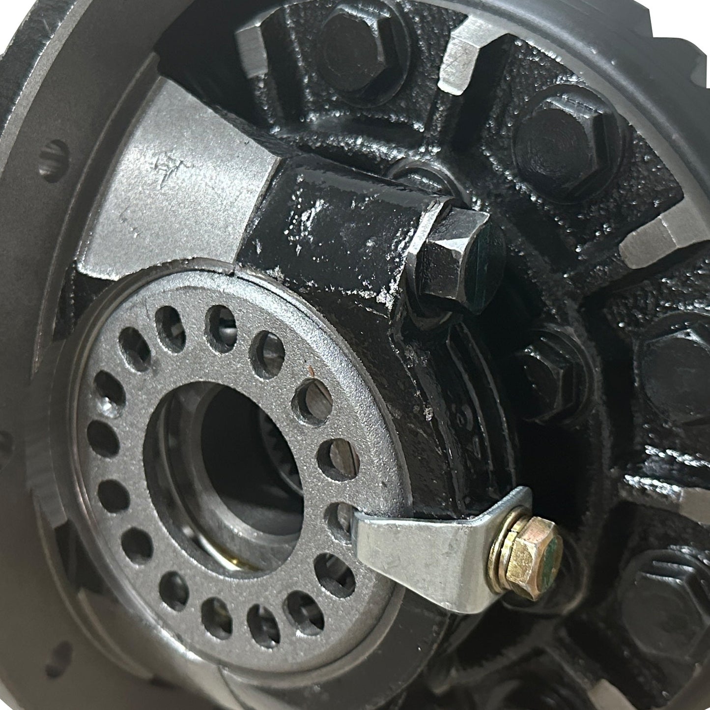 2003-2008 Per Toyota V8 4x2 Supporto differenziale posteriore 411103D470