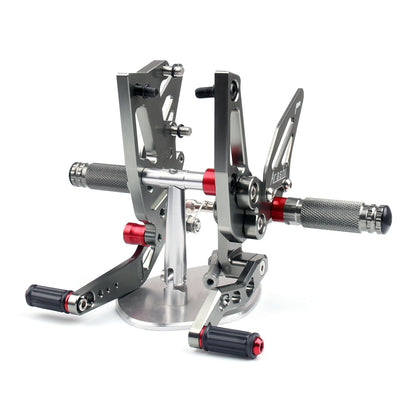 Pedane arretrate regolabili CNC per Triumph Speed Triple 1050 2011-2015 Generico