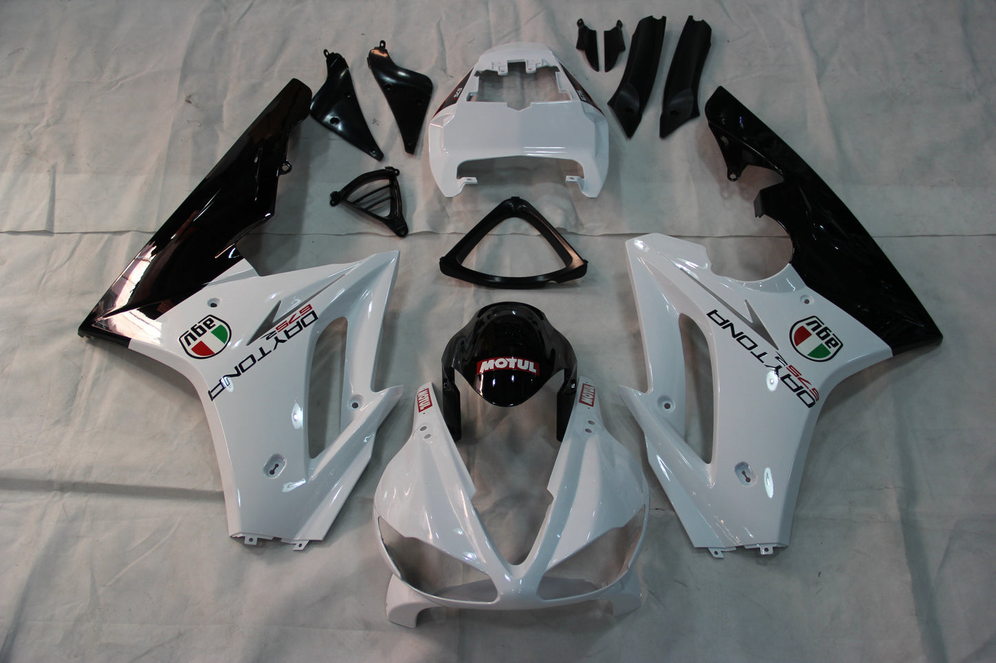 Amotopart 2009-2012 Triumph Daytona 675 Kit bianco rivestito