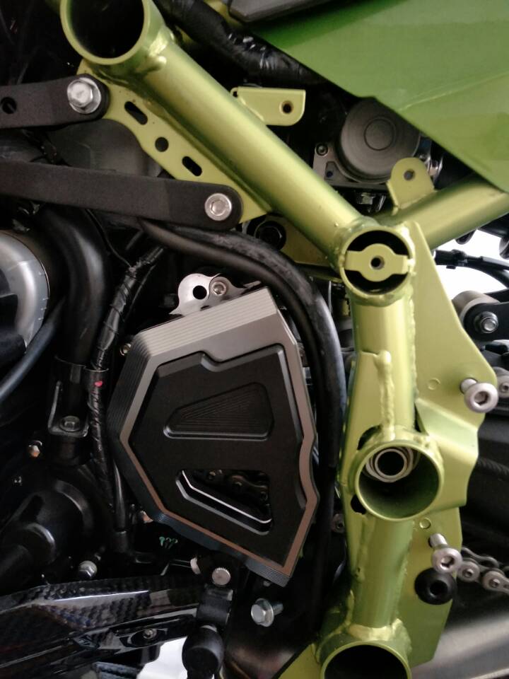 Coperchio protezione pignone catena anteriore CNC Silder motore per Kawasaki Z900 2017 Generico