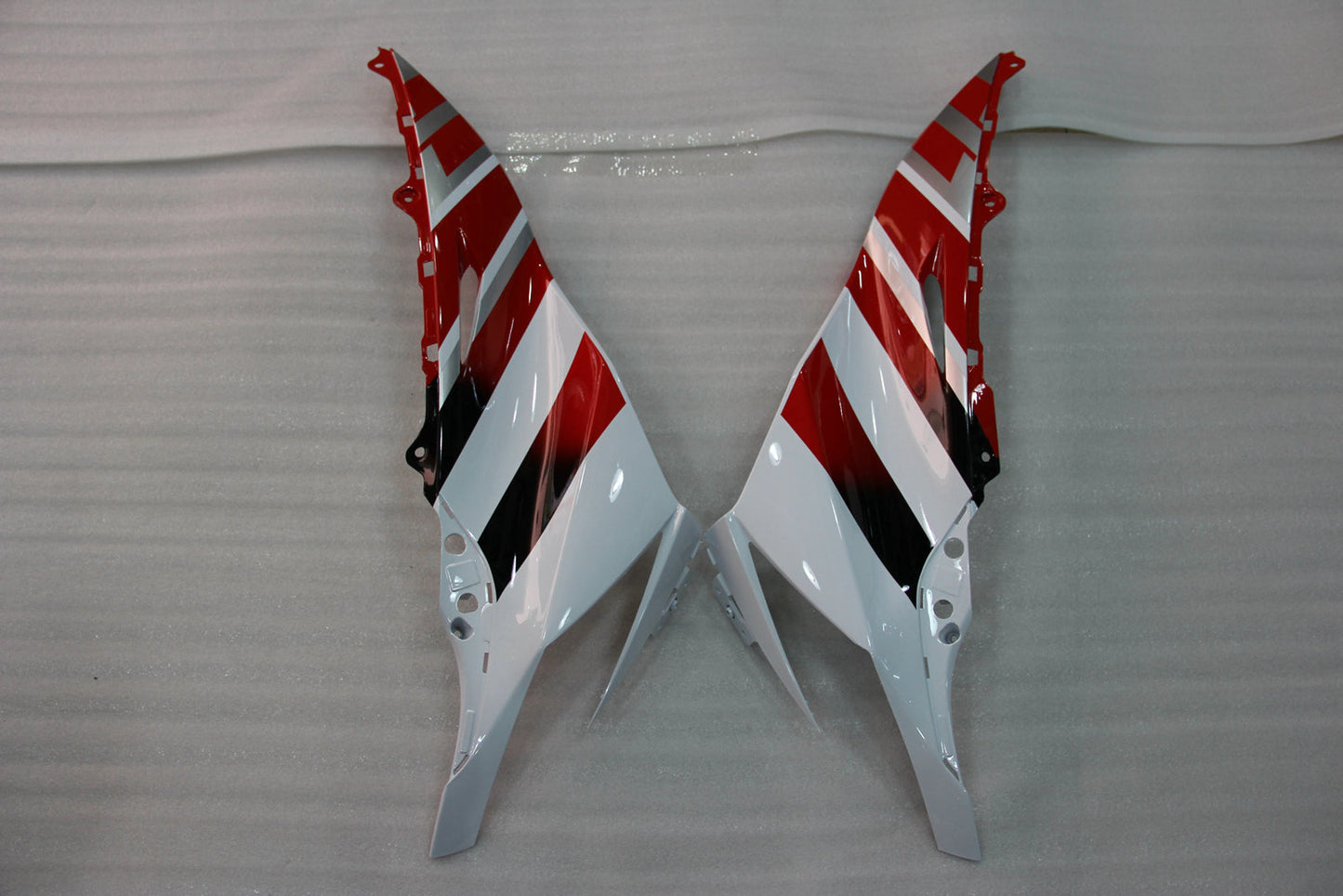 Amotopart 2011-2015 Kawasaki ZX10R Cladding White & Red Kit