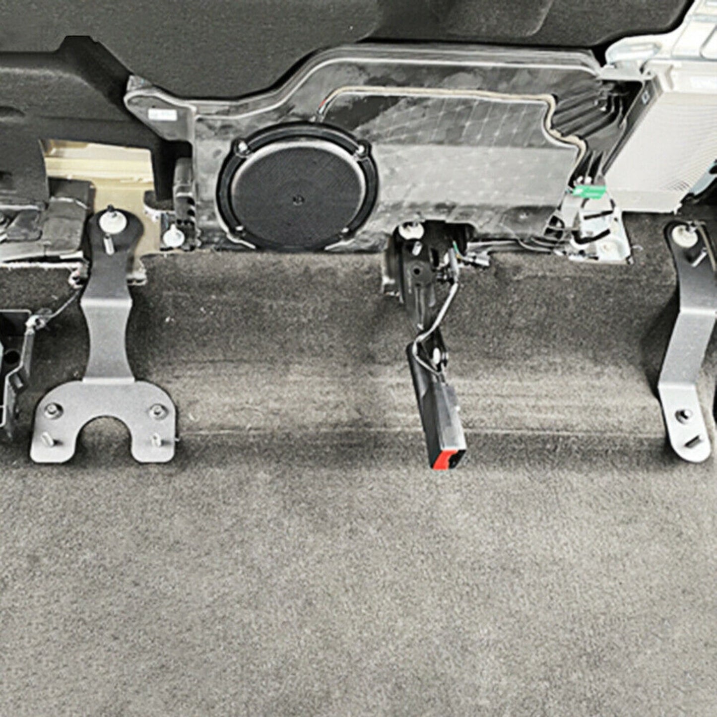 Il kit di reclinazione del sedile posteriore con regolazione nera è adatto per Ford F150 2015-2023 generico